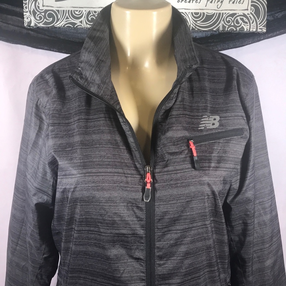 New Balance wind breaker Size L 💓 - Picture 2 of 9